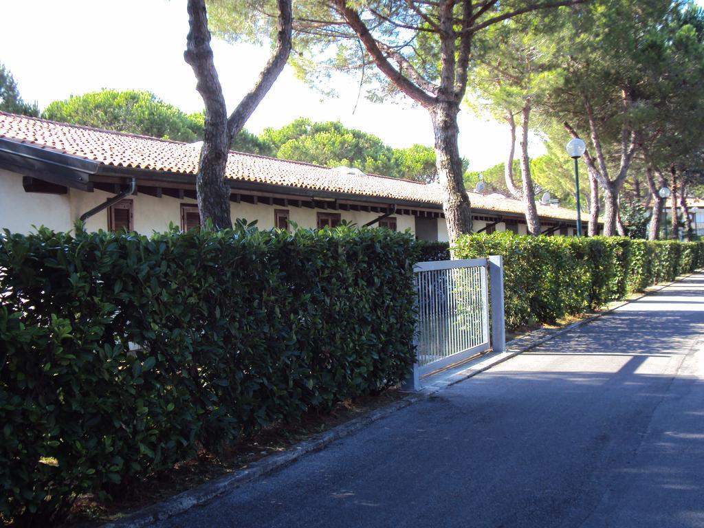 Villetta Corte Grande Fritidshus Aprilia Marittima Exteriör bild